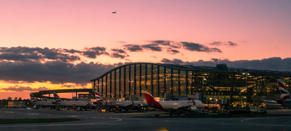 Committee says government cannot expand Heathrow without requiring aviation industry to clean up its emissions 